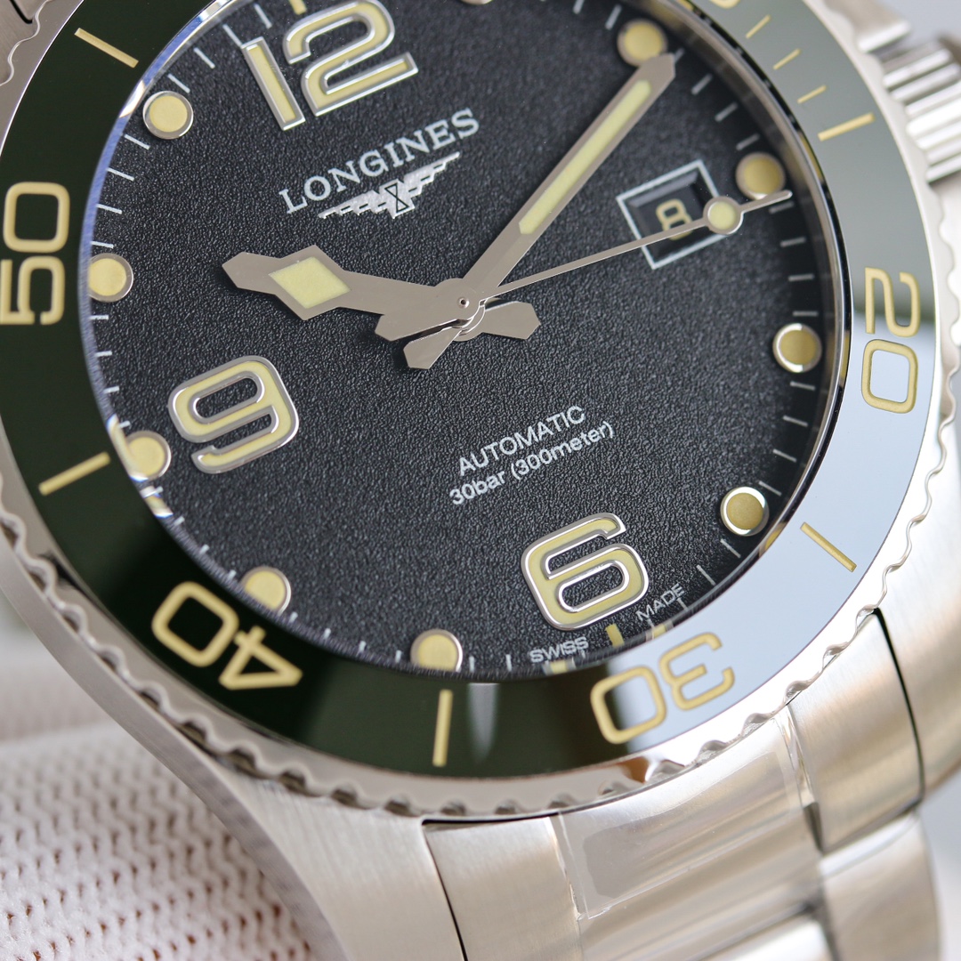 Longines Conquest Green / Gold - watch1308 - Image 5