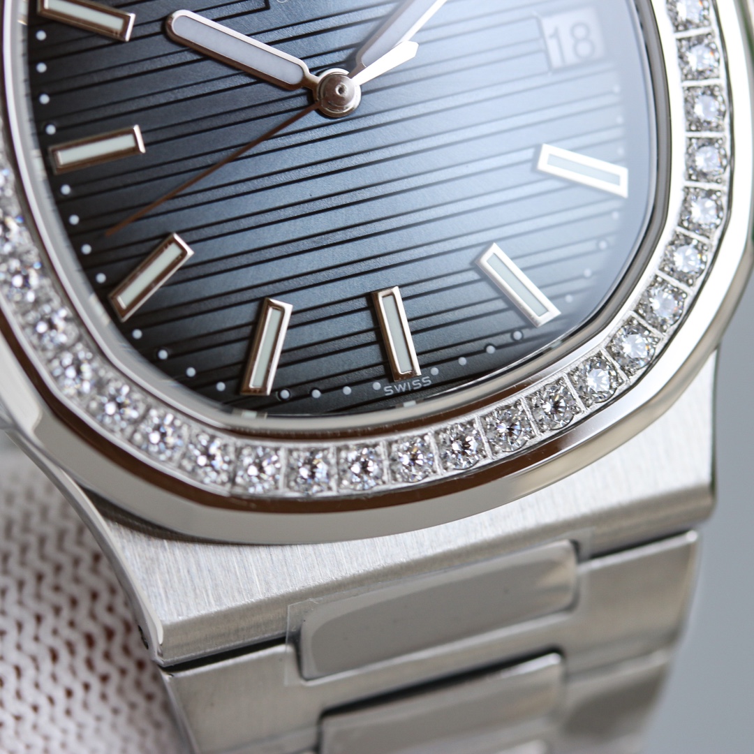 Patek Philippe Nautilus 40mm Silver - watch1336 - Image 5