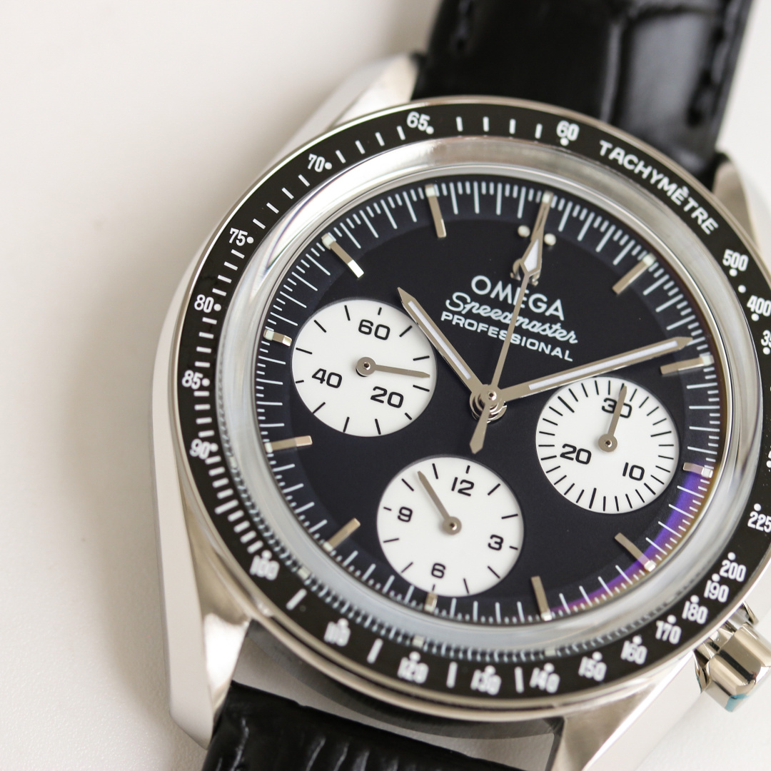 Omega Speedmaster 42mm Black / White - watch1396 - Image 5