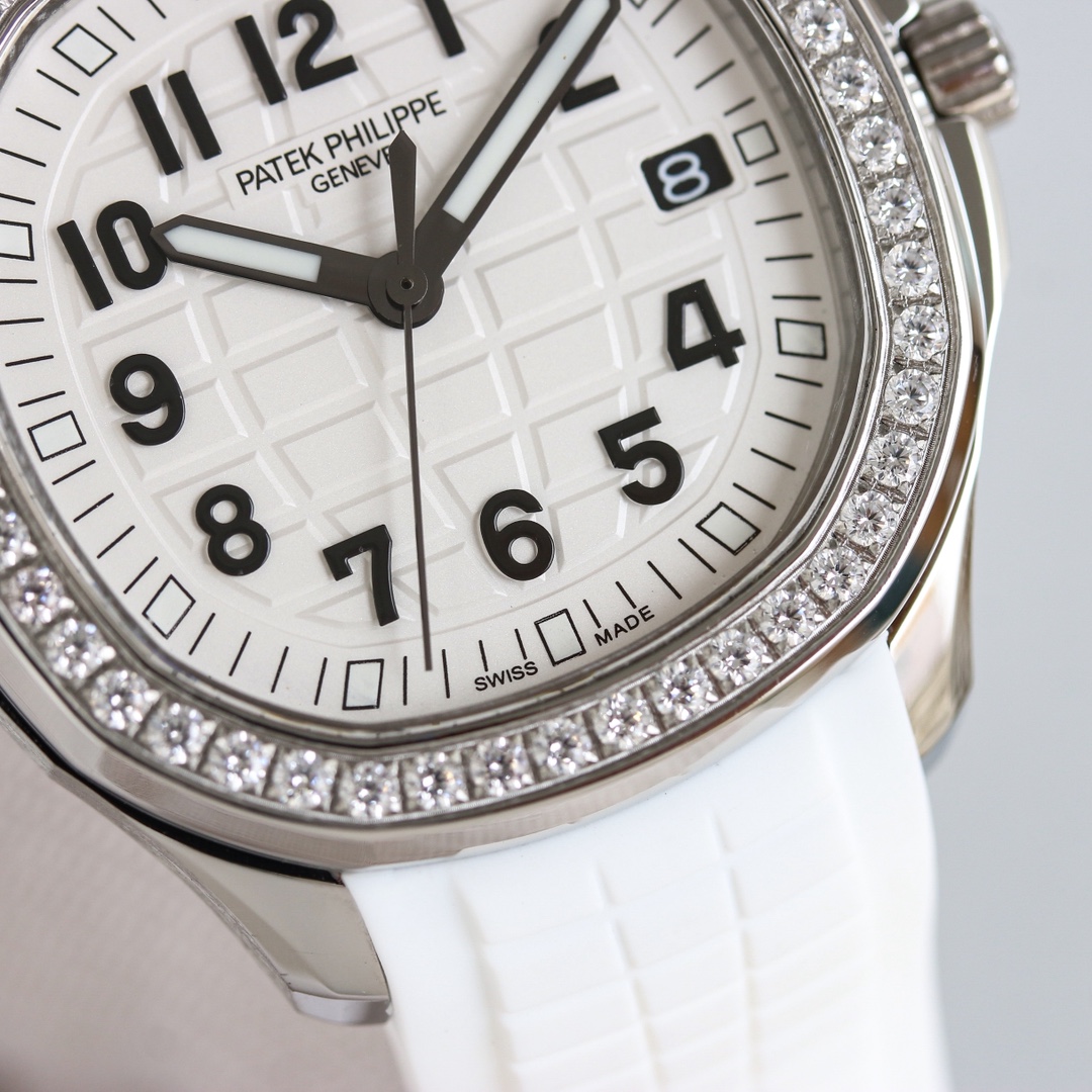 Patek Philippe Aquanaut 38.8mm Silver - watch1433 - Image 5