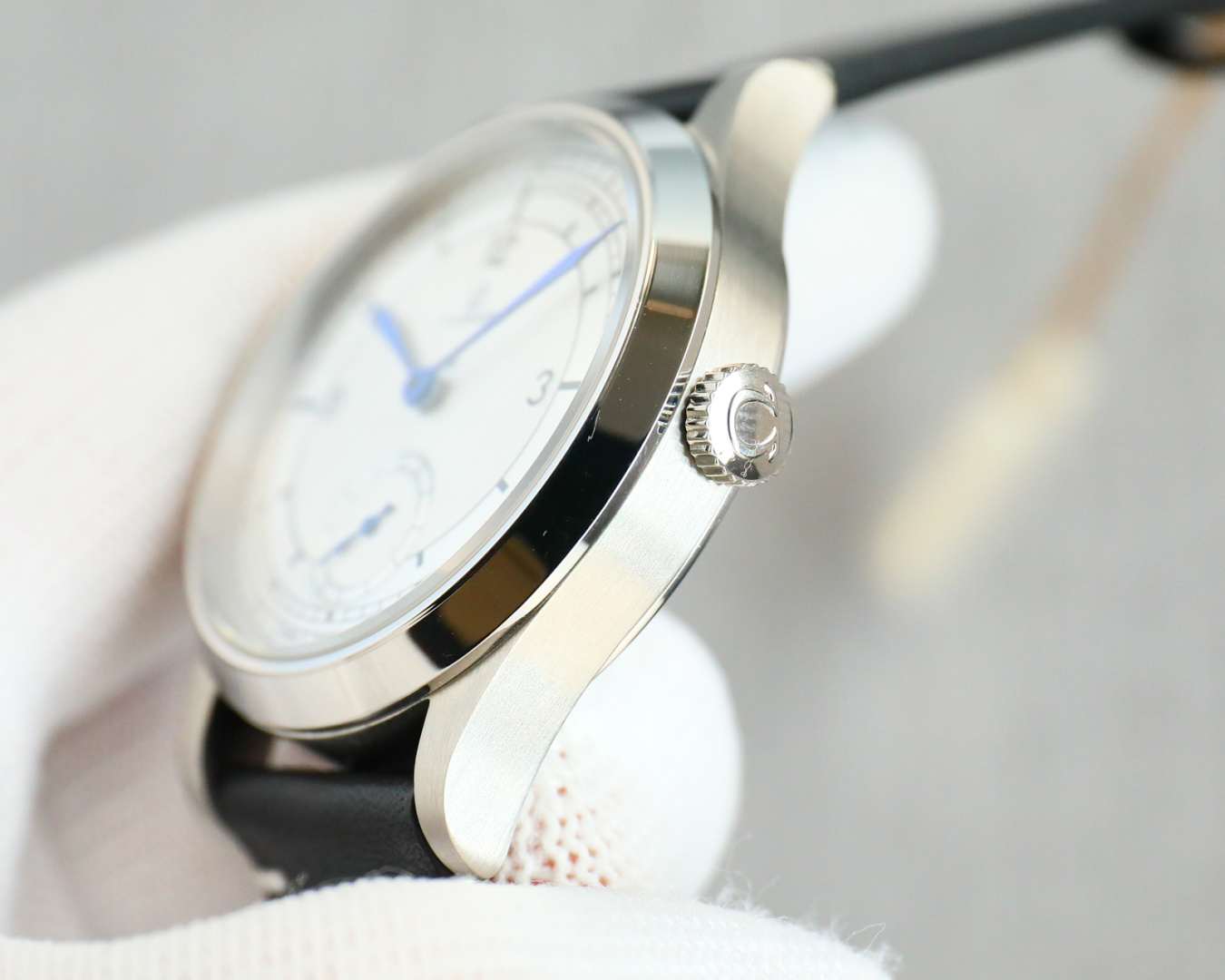 Classic Watch 39mm Gray - watch1445 - Image 5
