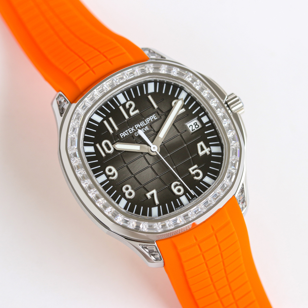 Patek Philippe Aquanaut 38.8mm White / Gold - watch1725 - Image 5