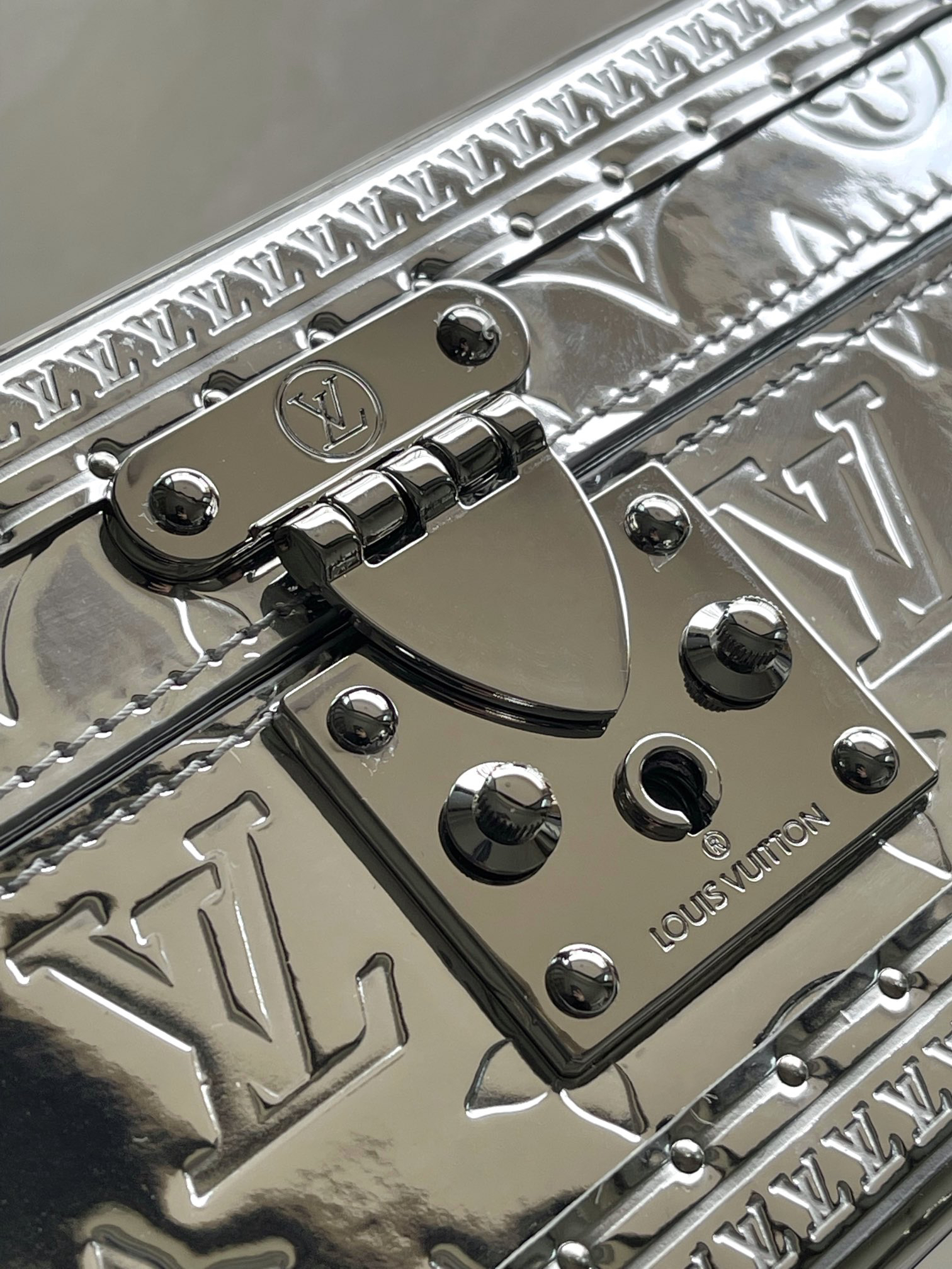 lv0225 Louis Vuitton M12277 Coffret Bag - Image 5