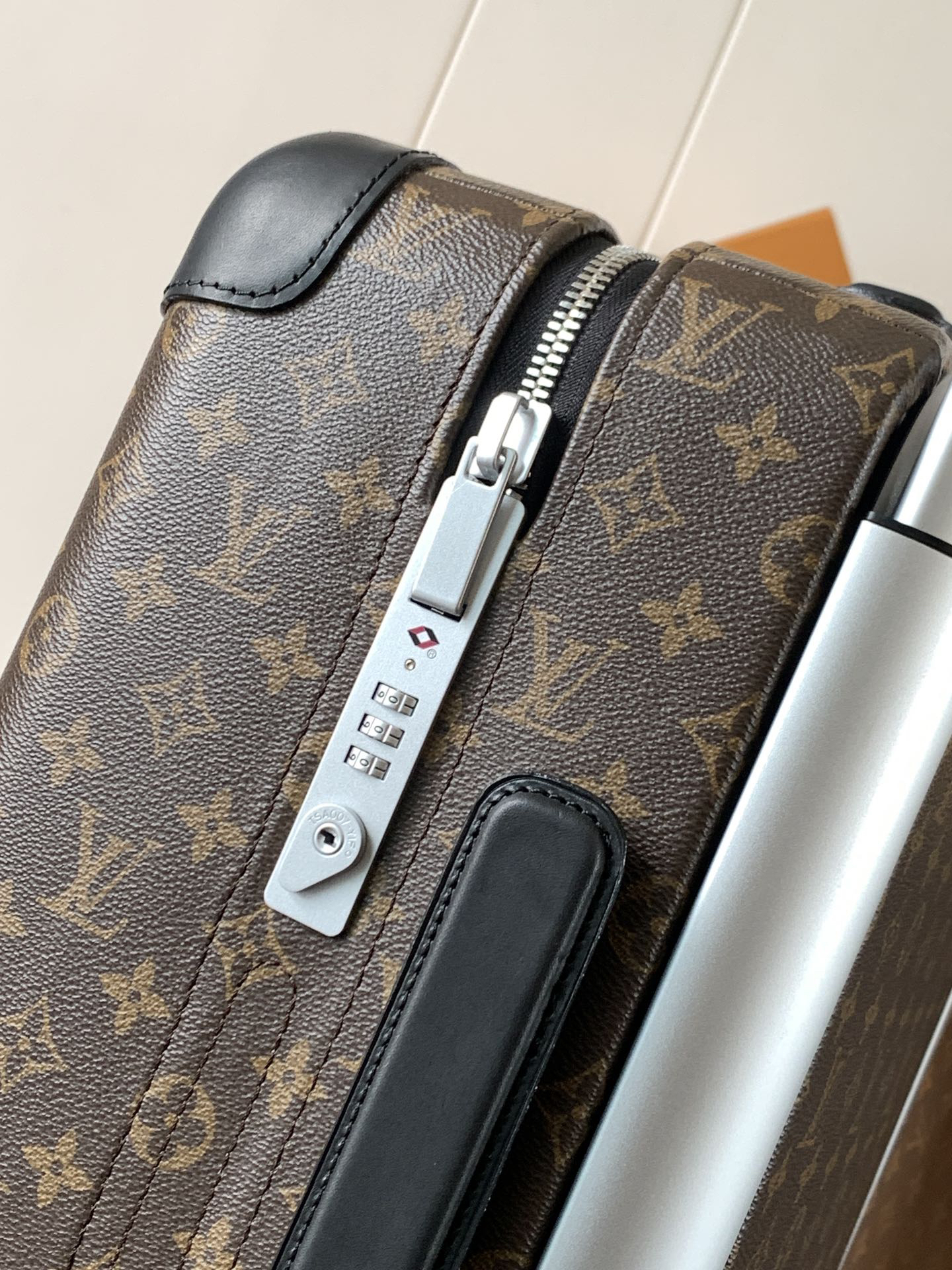 lv0230 Louis Vuitton N23208 Horizon Bag Large - Image 5