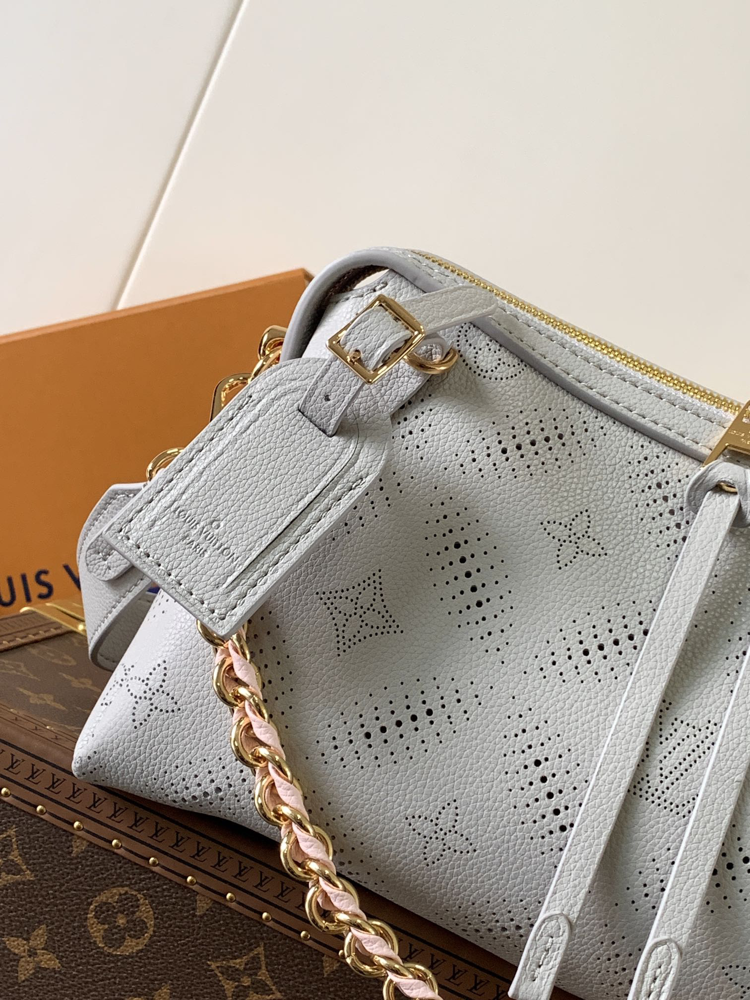 lv0238 Louis Vuitton M13157 Hand Wallet Small with Dynamic Code - Image 5