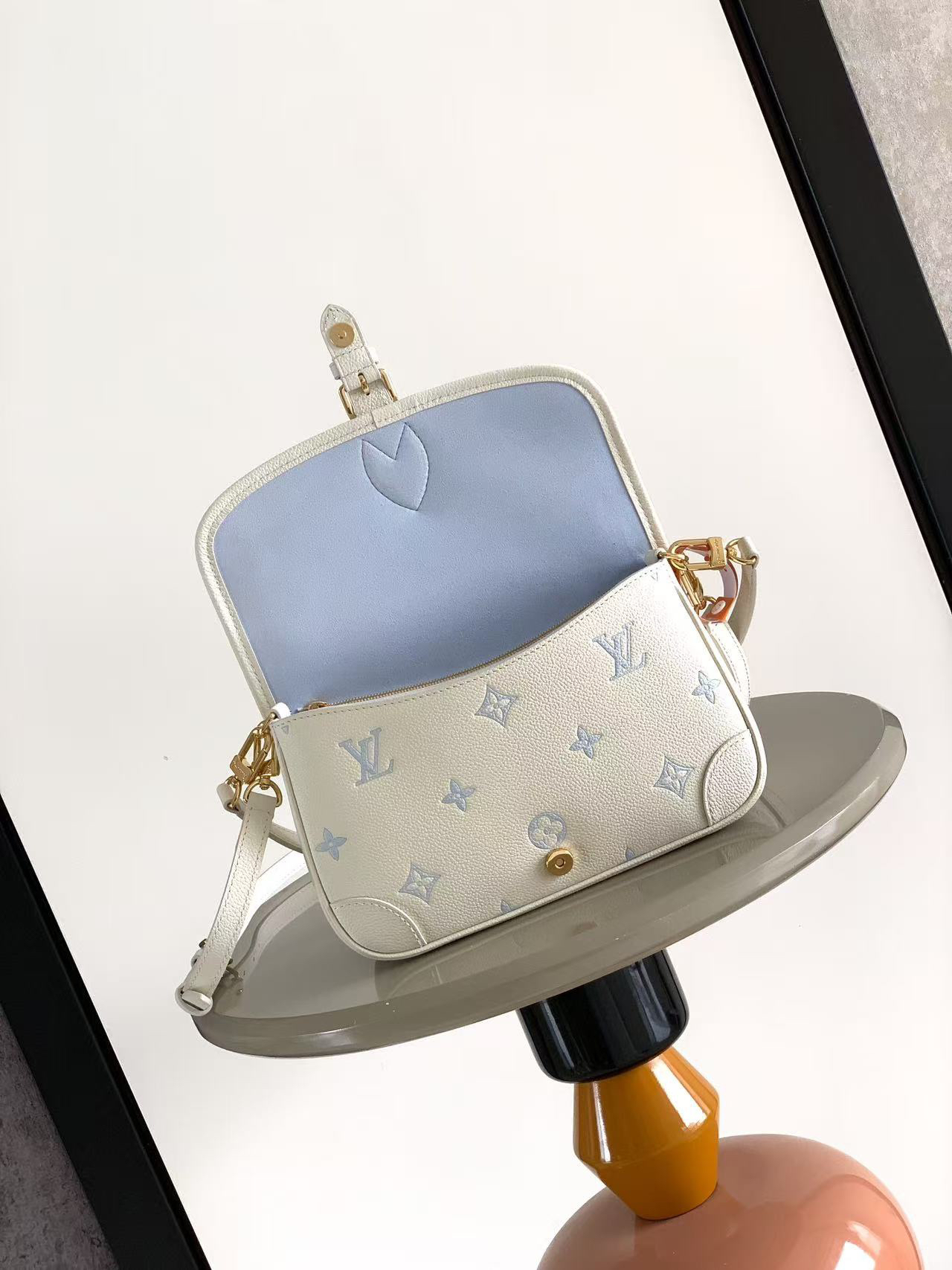 lv0247 Louis Vuitton M46386 M46388 Diane Top Handle Bag with Dynamic Code - Image 5