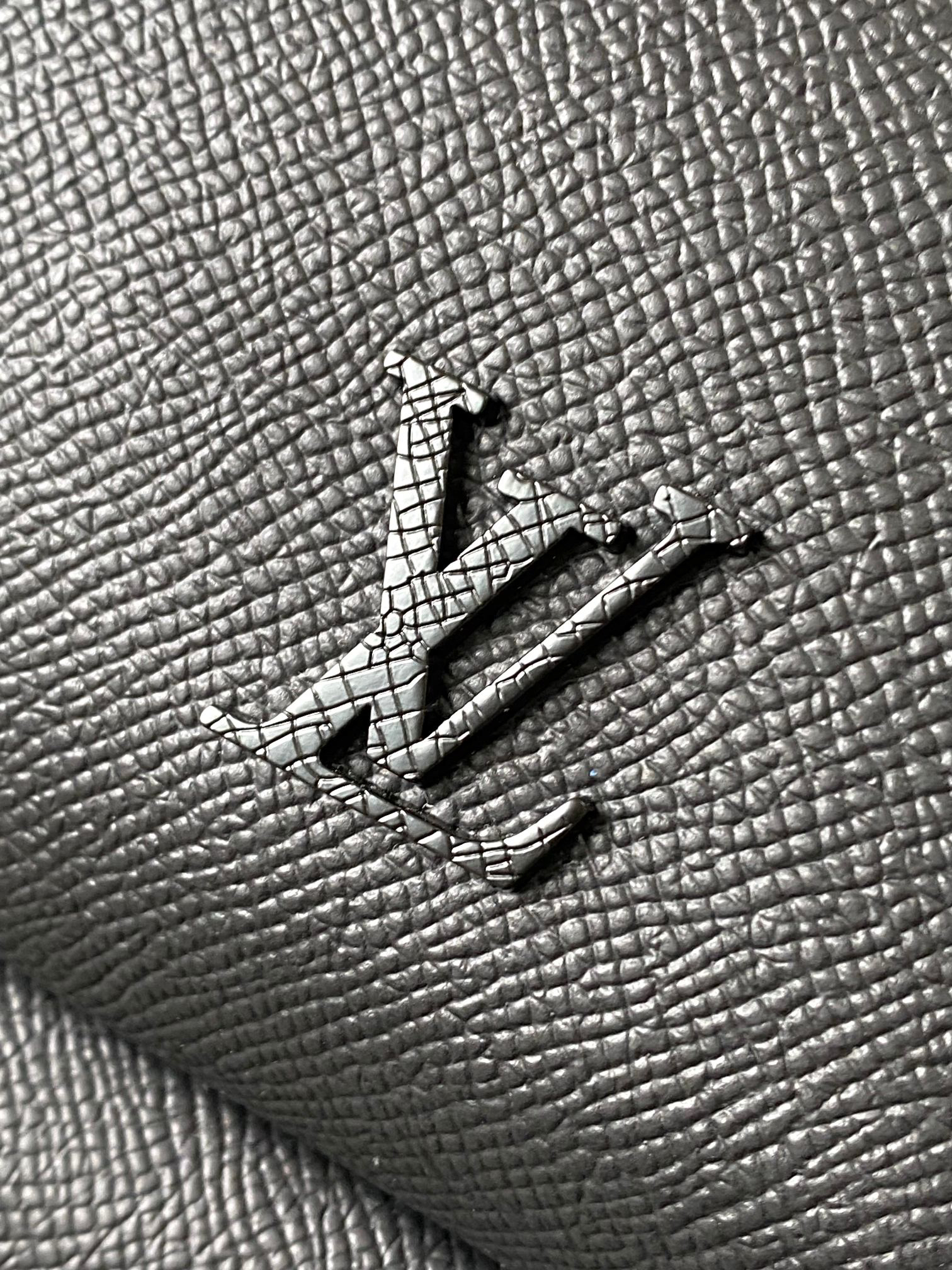 lv0263 Louis Vuitton M30977 Bag with Dynamic Code - Image 5