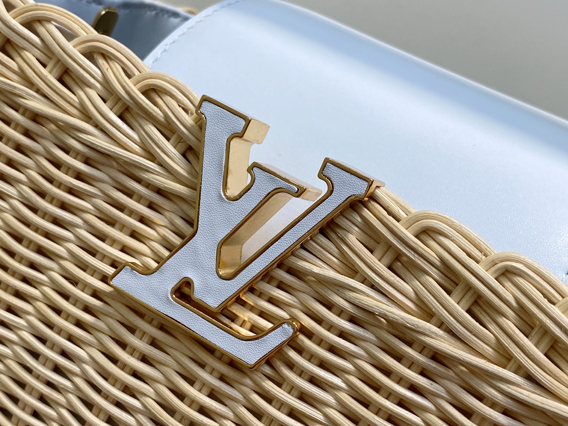 lv0332 Louis Vuitton M11617 M24976 M26005 M26025 cap Top Handle Bag Small - Image 5